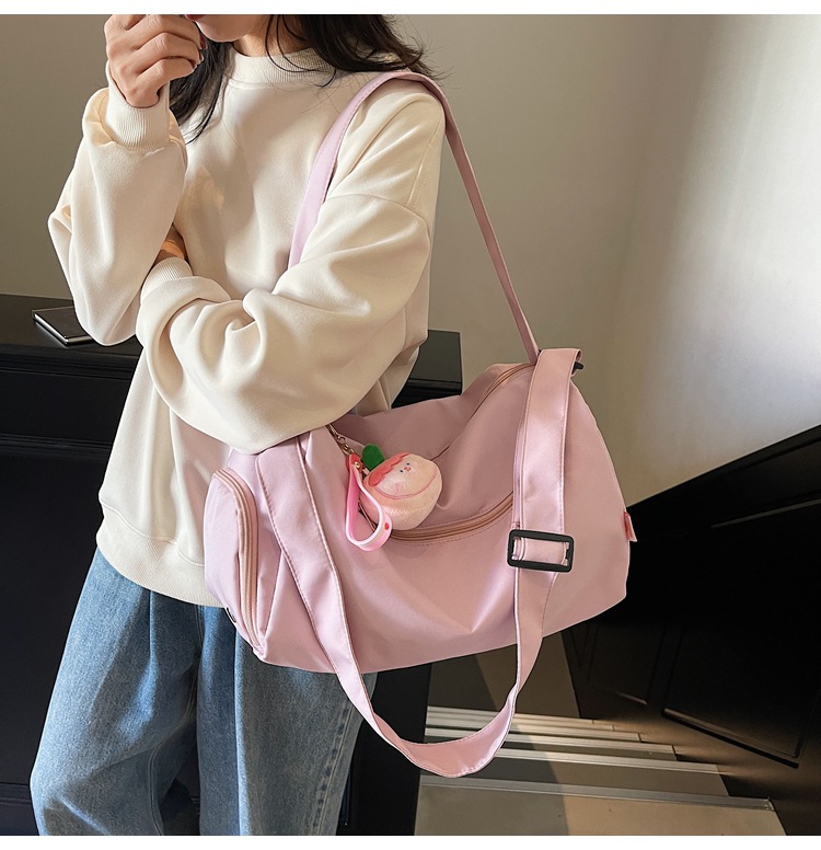 Sports yoga fitness bag 2025 new college student shoulder bag cute pendant-tipped crossbody bag popular travel bag