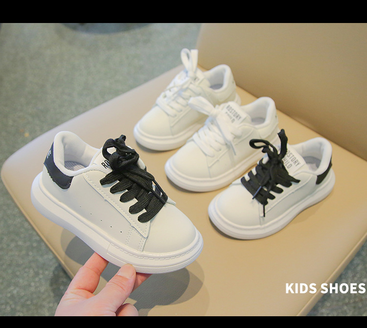 Koreanische Version von lässigen Boardschuhen, große Jungen und Mädchen, kleines Weiß mit dicken Sohlen, neue Kinderschuhe für Frühjahr 2024_voghion.com