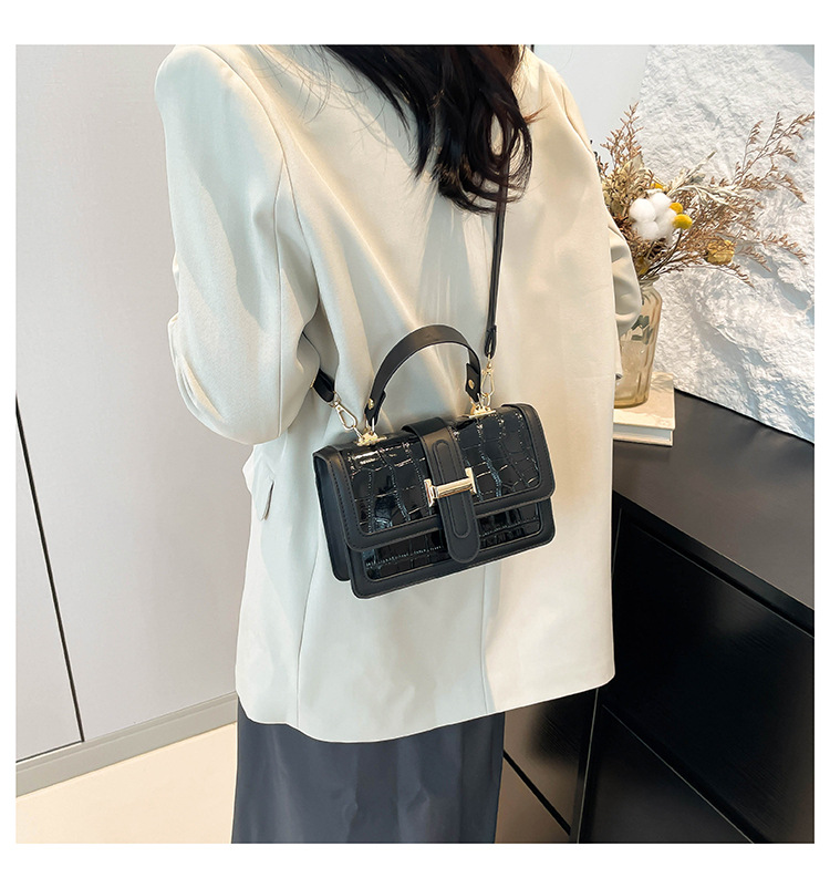 Håndholdt firkantet steinmønster 2024 Ny stil, trendy, eksklusiv, design i liten nisje, fasjonabel enkel kryssskulder_voghion.com