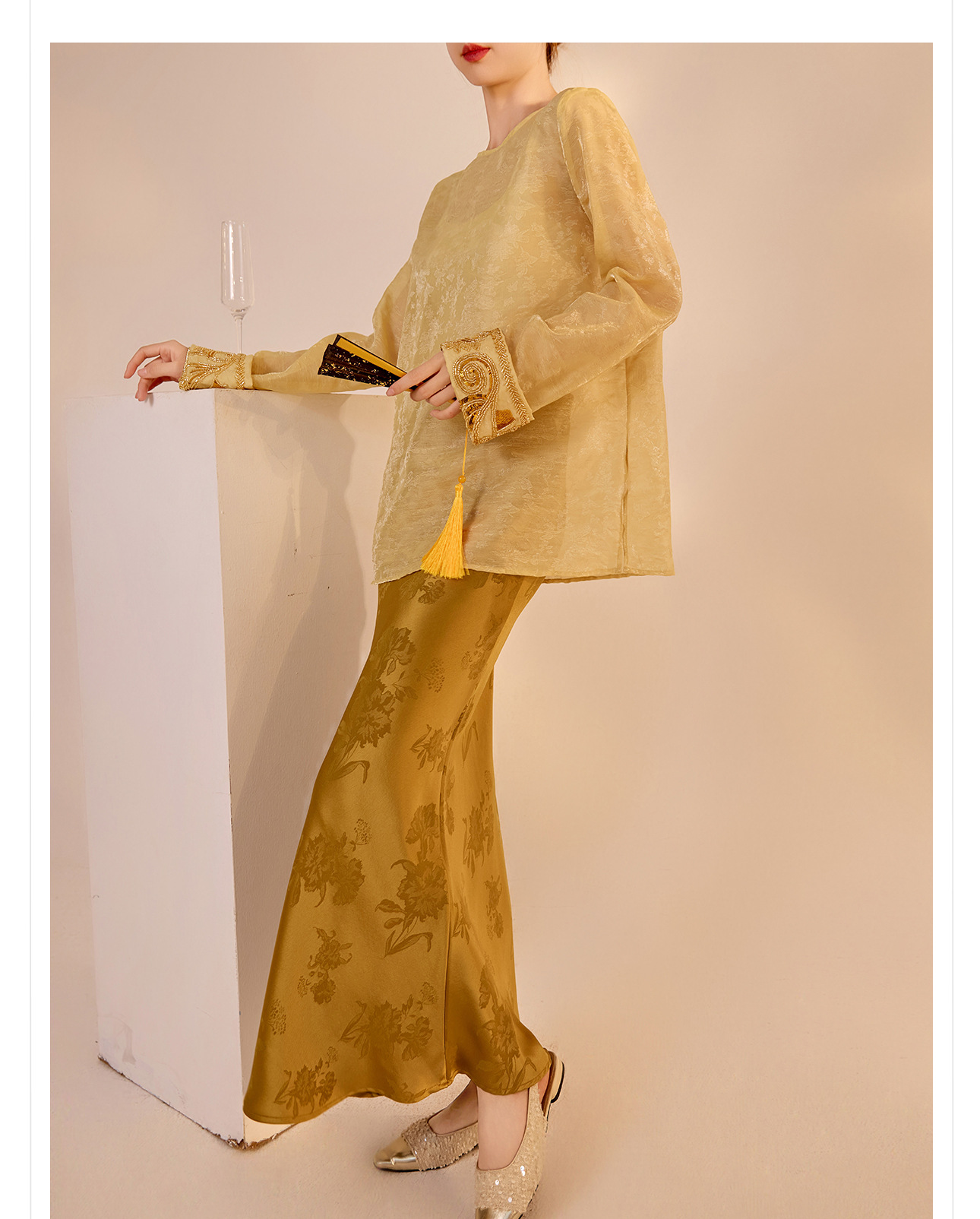 Áo sơ mi nữ dài tay phong cách Trung Hoa mới, đính cườm thêu tay, chất liệu rayon mỏng nhẹ N2071 — Màu hồng, Màu trắng be, Màu vàng nhạt chi tiết 33