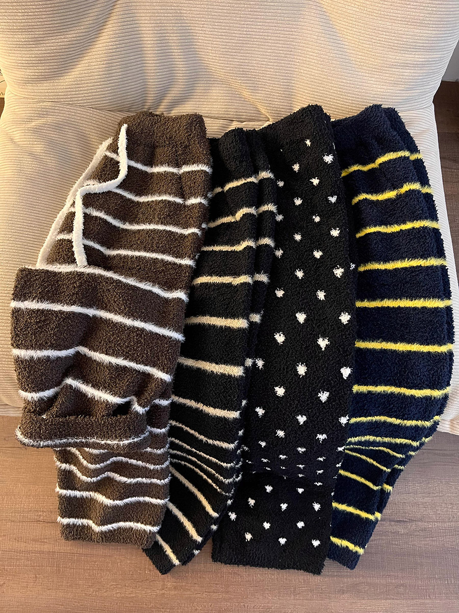 Coreana simple estriado viento impresión mitad de pijamas de terciopelo mujeres invierno nuevo engrosado calentamiento de la moda pantalones largos