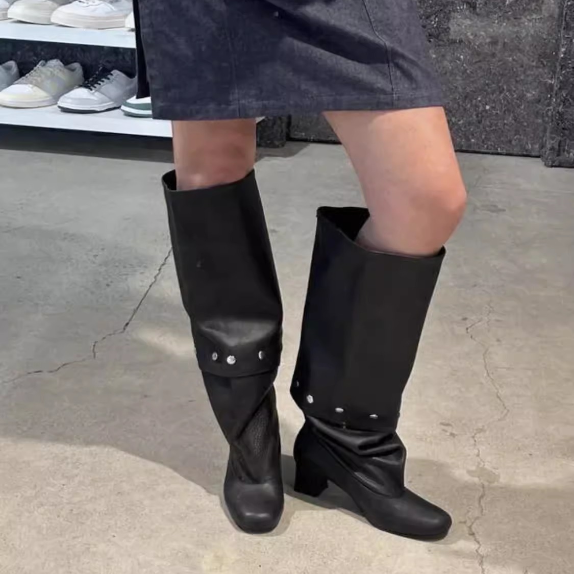 Overknee-Stiefel zum Hineinschlüpfen, brandneues Nietendesign mit verdickter Ferse, schmal geschnittene High-Top-Stiefel mit lockerer Passform, neuer Stil für Herbst/Winter 2025_voghion.com