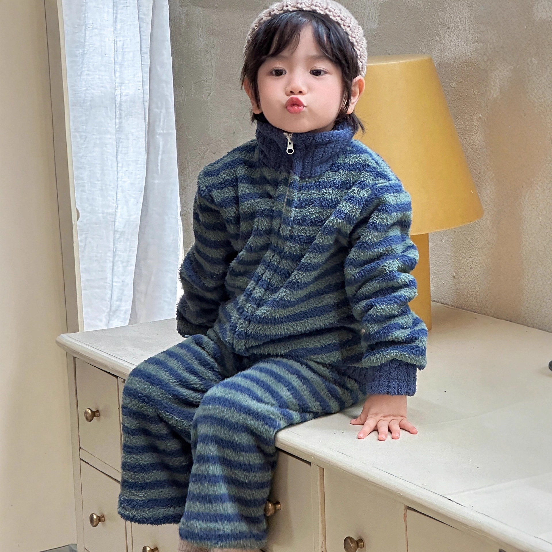 Children's Coral Velvet Pajamas 2026 New Style Boys and Girls Baby Home Clothes Winter Half Velvet Zipper Set