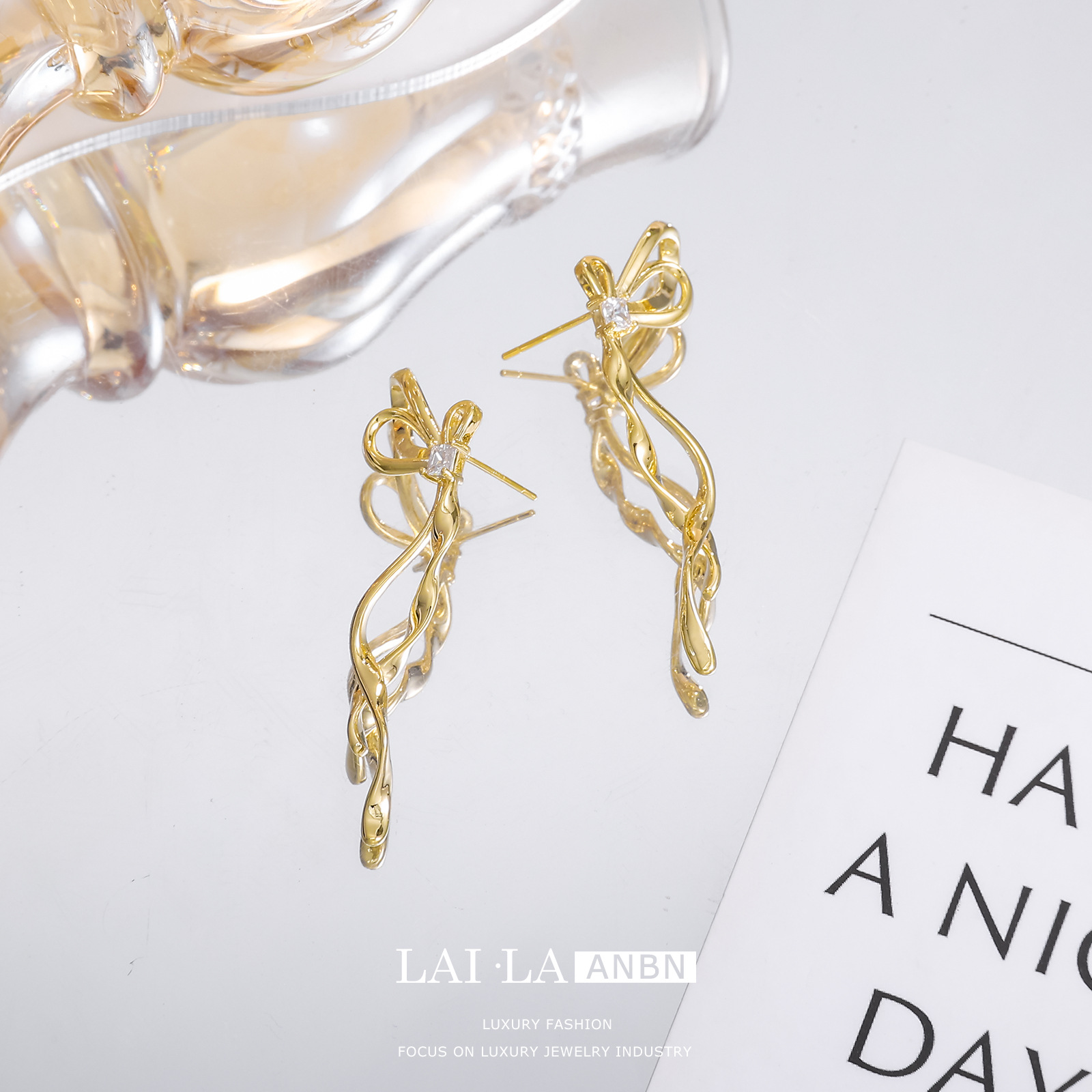 Cinta flexible de metal arco mosquito bobina oreja clip hembra earless pendientes de alto grado hembra zircon pendientes al por mayor