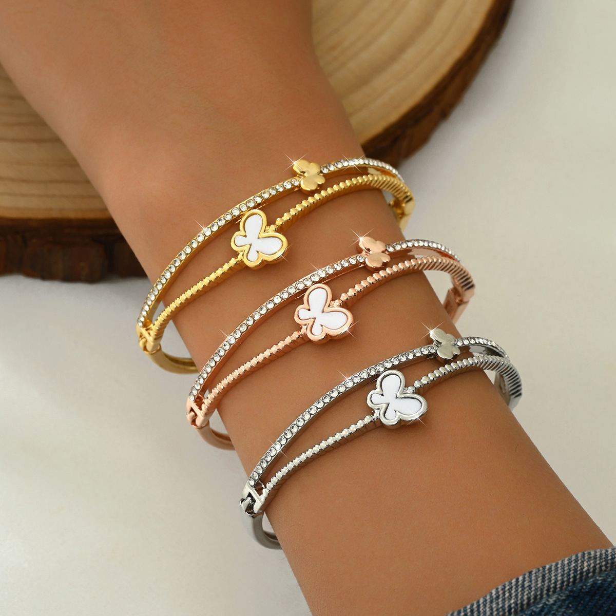 Brazalete de cuatro hojas de doble anillo de diamante de alto nivel coreano brazalete de aleación de moda universal brazalete de lujo ligero