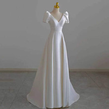 法式缎面轻婚纱2024新款白色简约气质新娘法式复古赫本出门纱礼服
