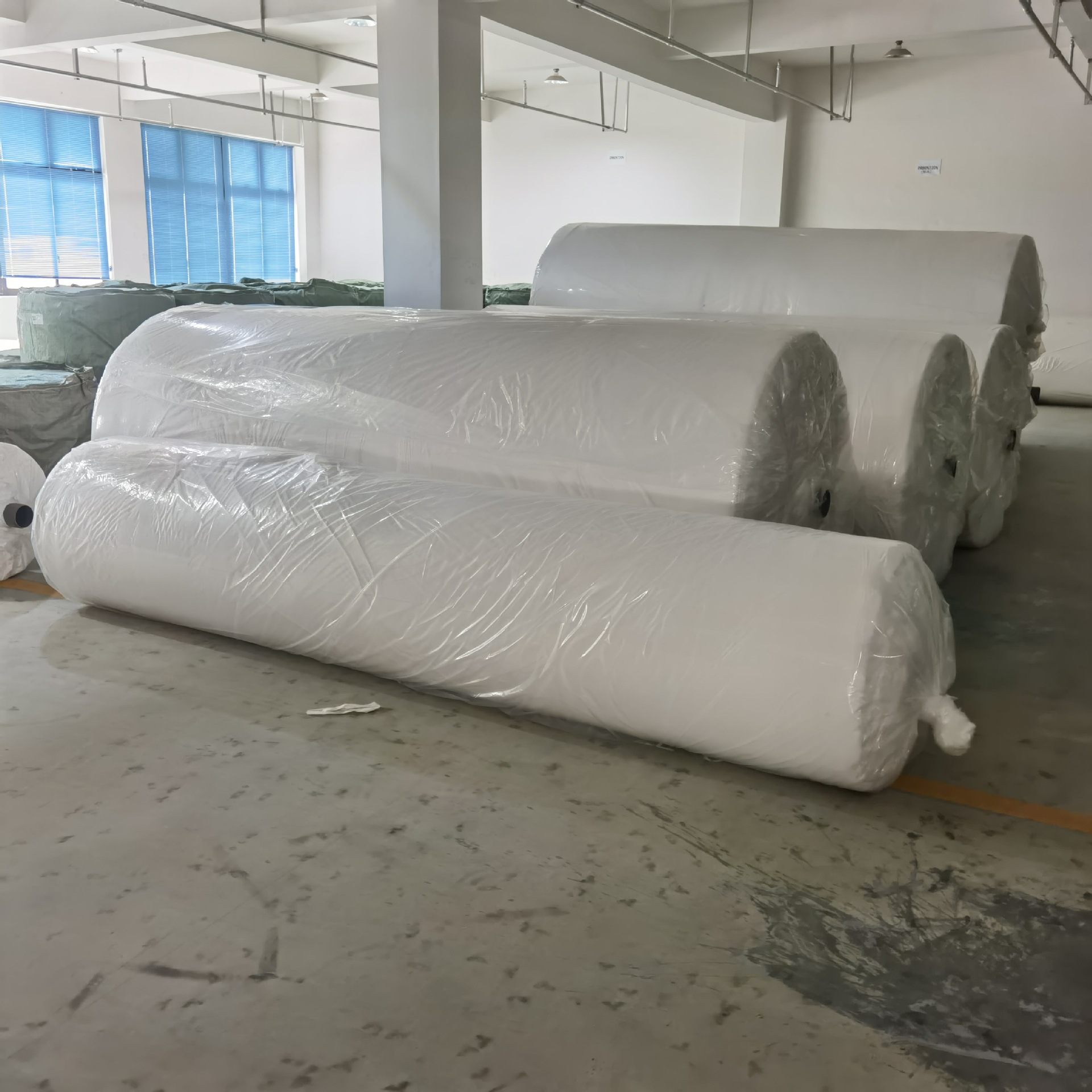 直铺30-45克全涤纶白色厨房抹布水刺无纺布工厂原材料珍珠纹