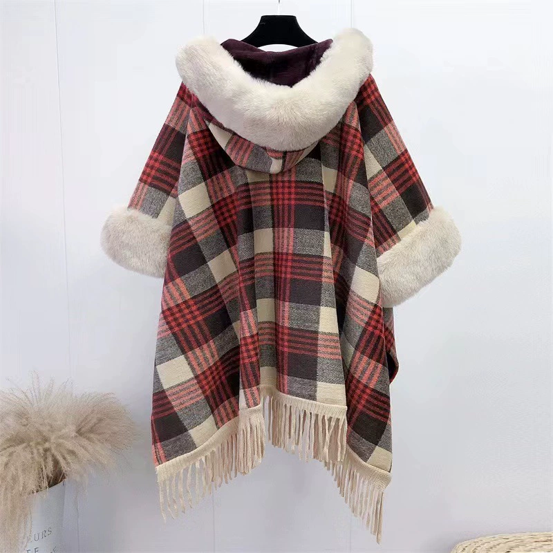 Вязаный плащ-тренч с капюшоном, отделка из faux‑fur, клетчатая вязка с бахромой, большого размера