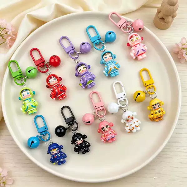 Cross-border best-selling bell resin bubble boy astronaut keychain pendant for students, friends, couples, and bag accessories
