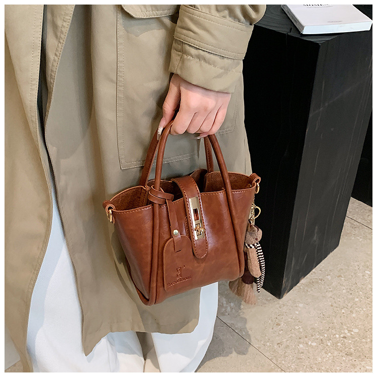 Borsa da donna nuova Borsa a secchiello portatile di fascia alta Modello in pelle alla moda Borsa da donna per pendolari Borsa a tracolla monospalla retrò di grande capacità_voghion.com