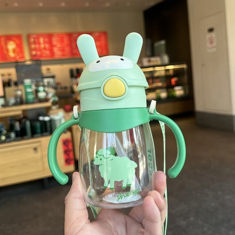 Xinbei bebés bebés tazas de aprendizaje de bebidas lindas tazas de plástico de niñas mangas de doble propósito tazas de paja de dibujos animados al por mayor