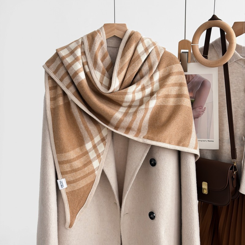 Autumn and winter women's high-end thickened warm cashmere blend triangular shawl scarf, British style versatile plaid scarf