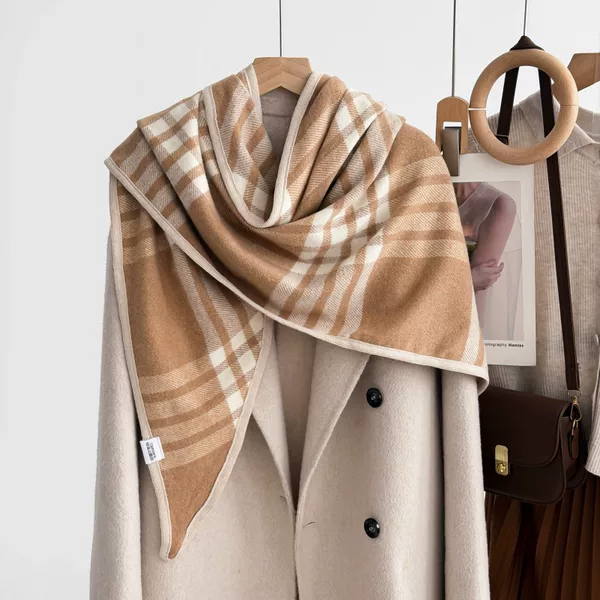 Autumn and winter women's high-end thickened warm cashmere blend triangular shawl scarf, British style versatile plaid scarf