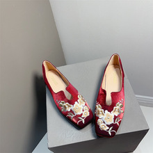 手工刺绣新中式豆豆女鞋子新款时尚百搭方头国风汉服复古平底单鞋