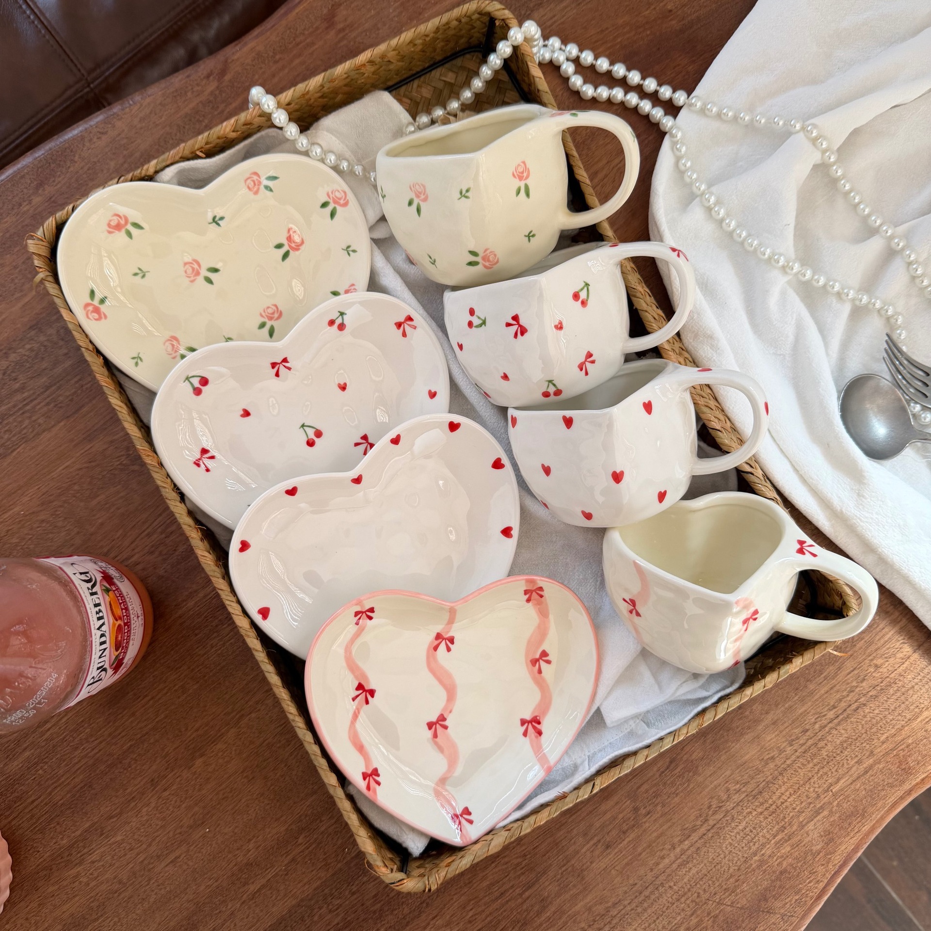 Estilo coreano inswind pintado a mano amor cerámica tazas y platos mano empujada irregular taza de café en forma de corazón plato de mesa de la tarde plato de taza