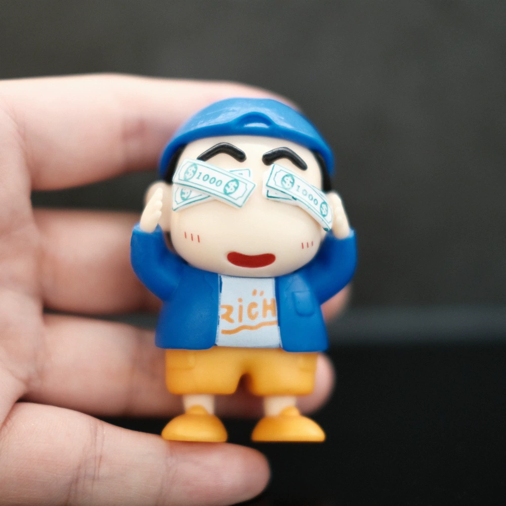 Деньги ослепляют глаза. Креативные украшения – это дорого. Футболка Crayon Shin становится всё более богатой. Модель куклы-машины Сяосинь.