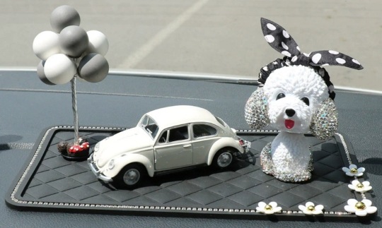 Diamantes de cerámica roja creativa adornos de automóviles de ciervo adornos de automóviles de automóviles adornos de automóviles de plumas diosas