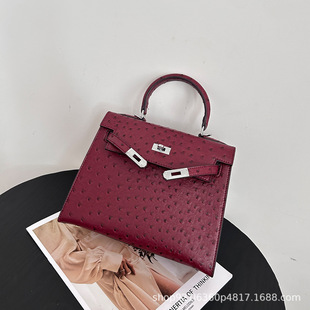 ���Q�r�B�y�P���Ů�r�ж�ɫ����б��μ���羳���Ů��Դ�^���S
