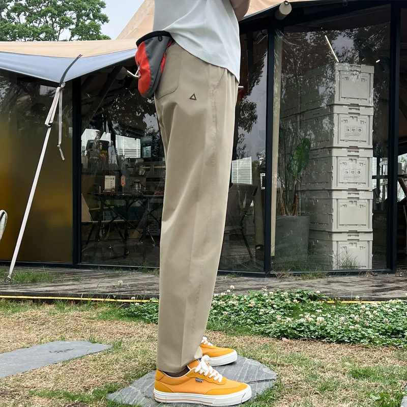 카키색