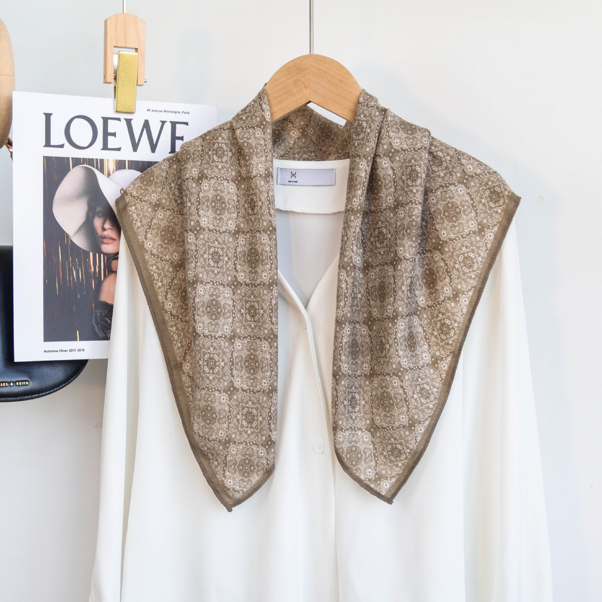 Pañuelo de Cuello de Terciopelo con Diseño Floral, Estilo Retro Fresco, Primavera-Otoño 2025, Pañuelo Pequeño Cuadrado, Diadema de Seda, Pañuelo Decorativo para la Cabeza