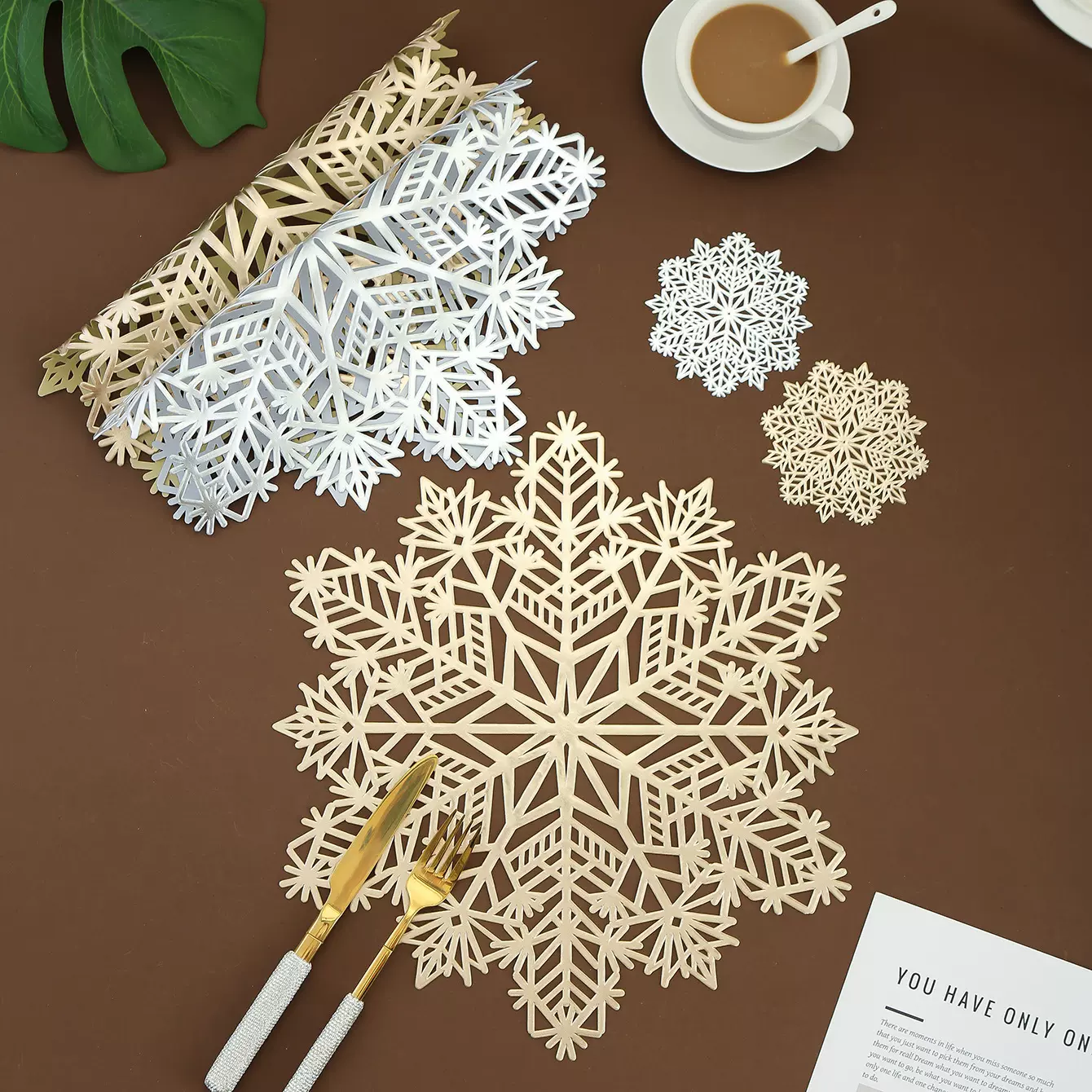 现货批发雪花镂空餐垫 pvc西餐垫不规则烫金防水防滑隔热垫桌垫杯