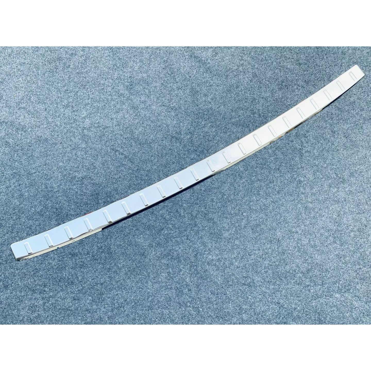 Suitable for 23-24 Mitsubishi Outlander Outlander inner and outer rear guard plate decorative sequins modification accessories