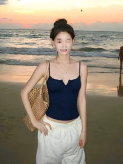 甜酷辣妹纽扣藏青色吊带背心女夏新款修身休闲设计感