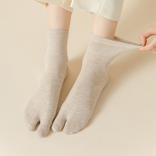 Women's two-finger split-toe socks for women in spring and summer, simple solid color, cute thumbs apart, mid-tube clogs cotton socks