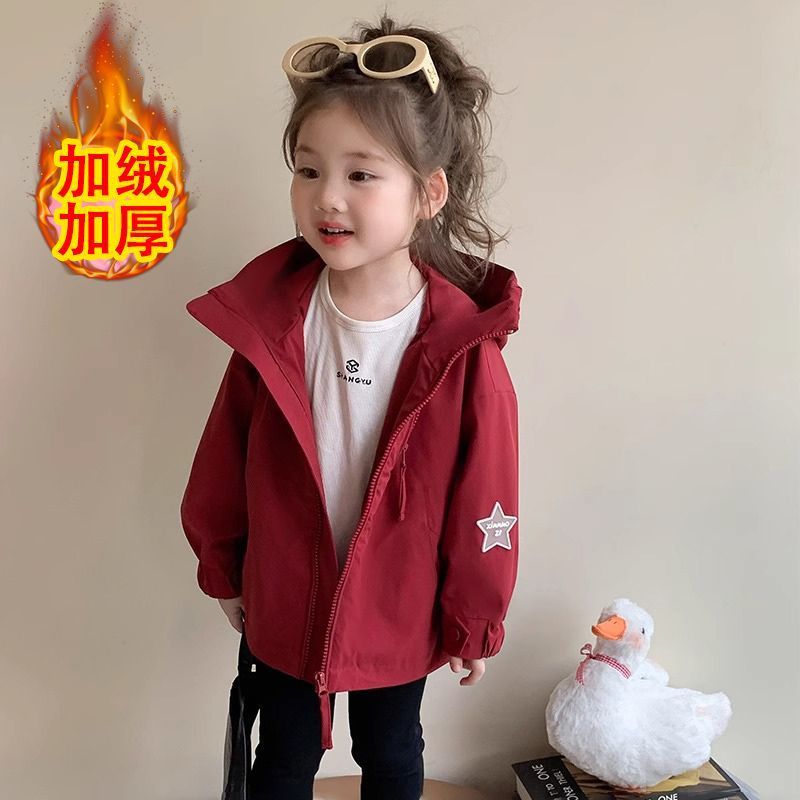 Niñas más abrigo de terciopelo otoño-invierno 2025 nuevo estilo de aire extranjero para niños engrosado abrigo de asalto de invierno de la tendencia de algodón de niñas