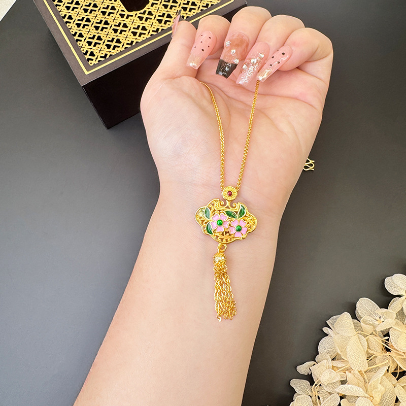 Viento chino de oro de arena de Vietnam peonía Ruyi flange colgante retro durante mucho tiempo no se caen joyerías mujeres fuente al por mayor