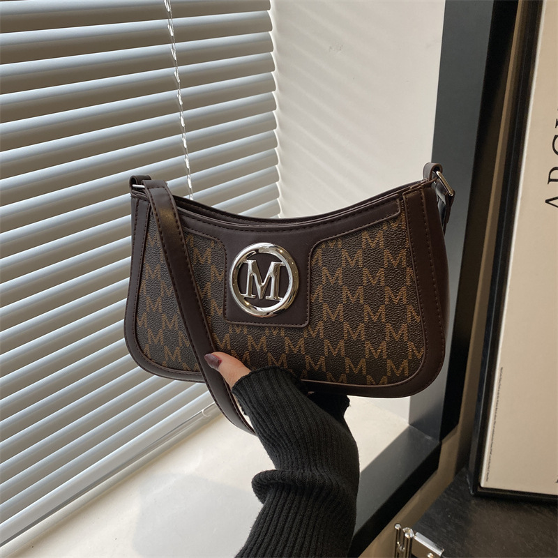 Bolsas debajo de las axilas para mujeres 2025 primavera nueva moda texturas francesas nicho bolsas de hombro letras de impresión media luna bolsas de mujer