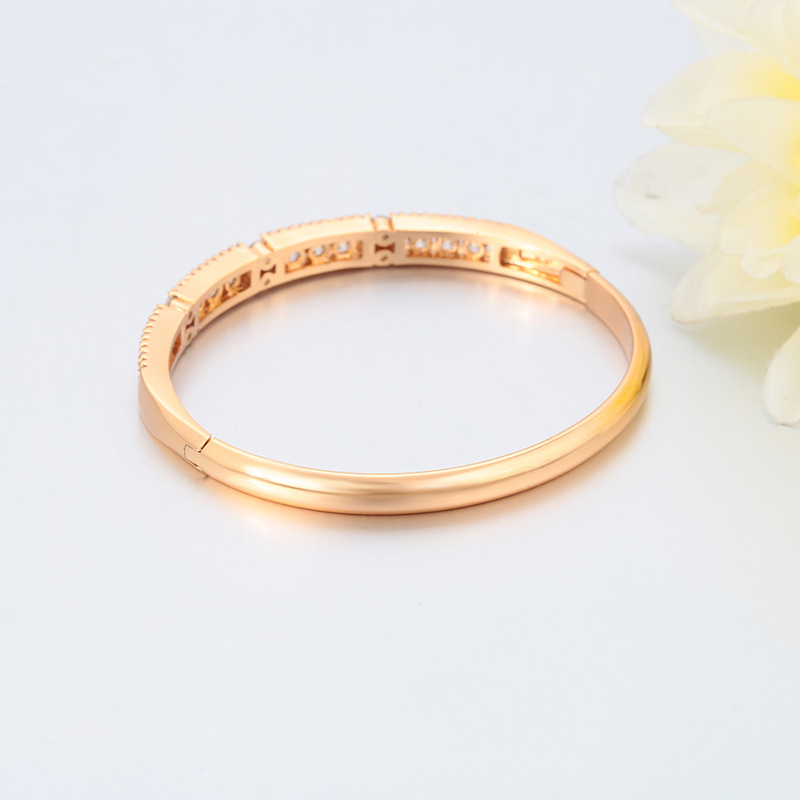Xuping gemas artificiales simple pulsera retro Europa y América transfronteriza aleación de cobre chapado 18k joyas de lujo ligeras