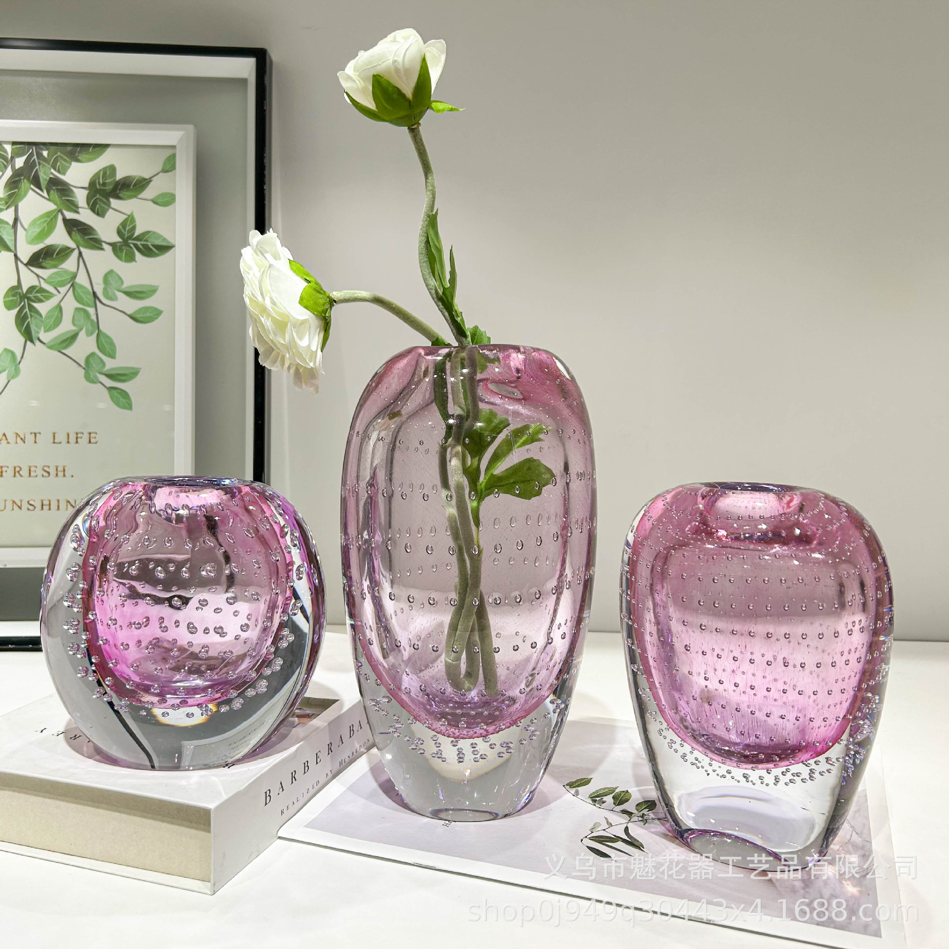 軽奢なピンク色のガラス花瓶、リビングのフラワーアレンジメント、ダイニングテーブル、玄関、重厚な装飾、水耕栽培の花器、ホリデーギフト