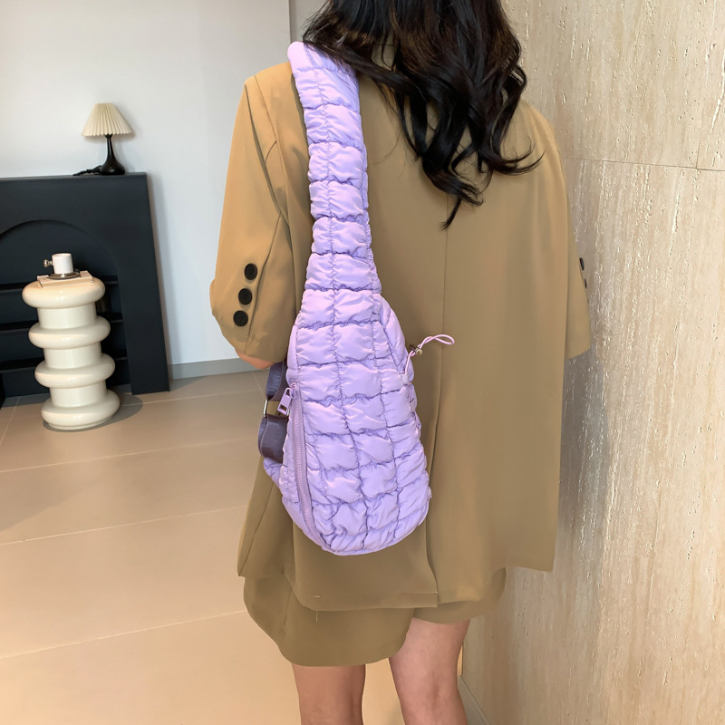 2024 nuevo bolso de pecho casual para mujer bolso de algodón de plumón de burbuja de estilo coreano bolso de mensajero de hombro ligero bolso de nube plisada