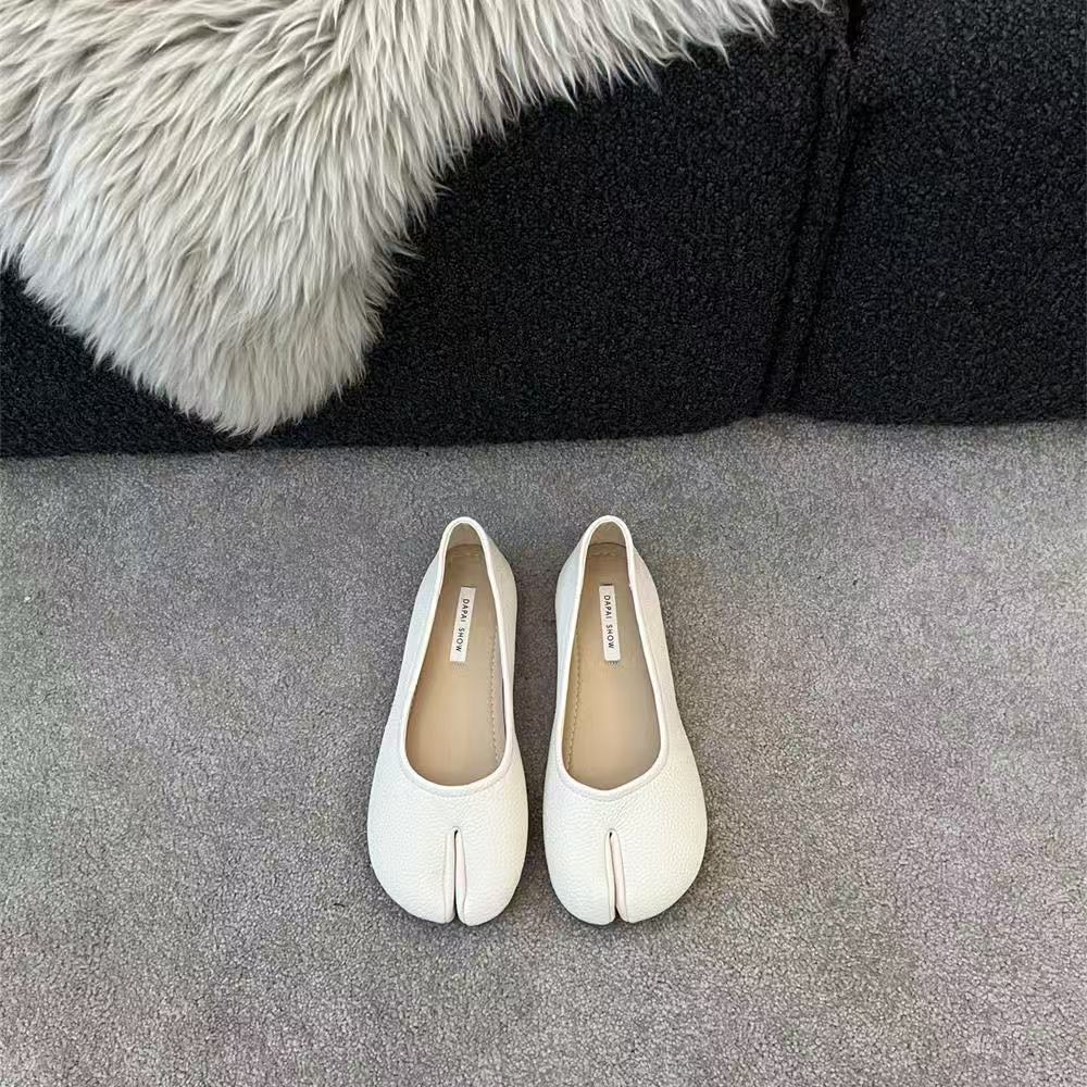 Zapatos de pie de cerdo con base plana, zapatos de mujer, primavera y otoño de 2025, zapatos de ferradura de dedo, zapatos de barco de ferradura de cerdo, zapatos rojos