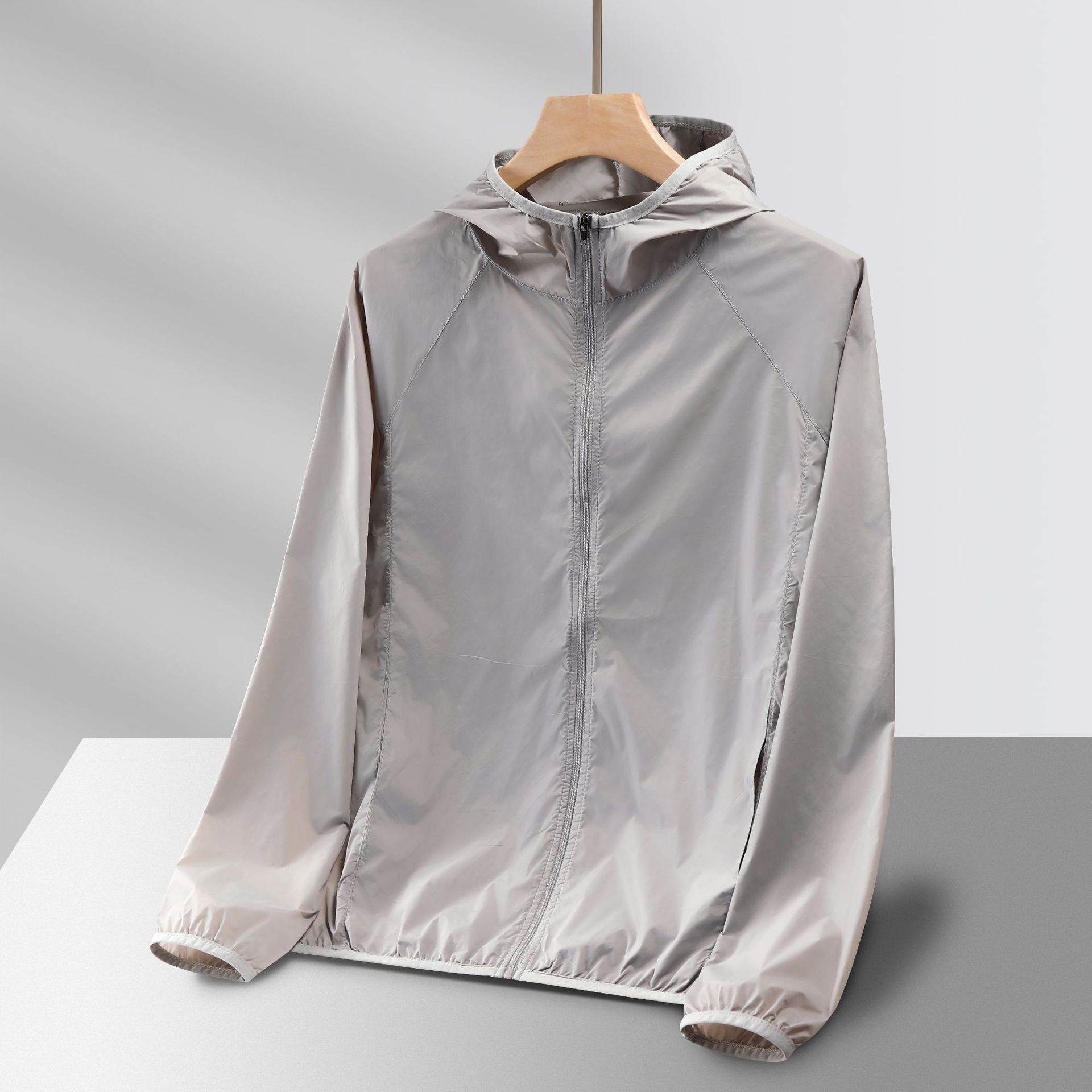 Color caramelo ropa de piel transpirable ultraligera al aire libre verano protección UV protección solar chaqueta superior hombres y mujeres personalizados