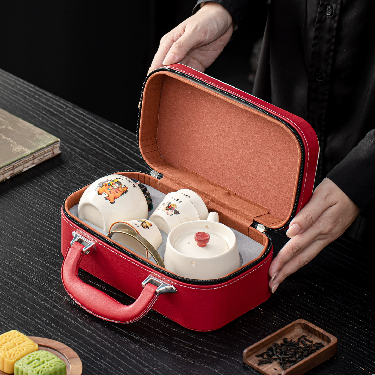 Creative handheld tea set for traveling, Birthday gift