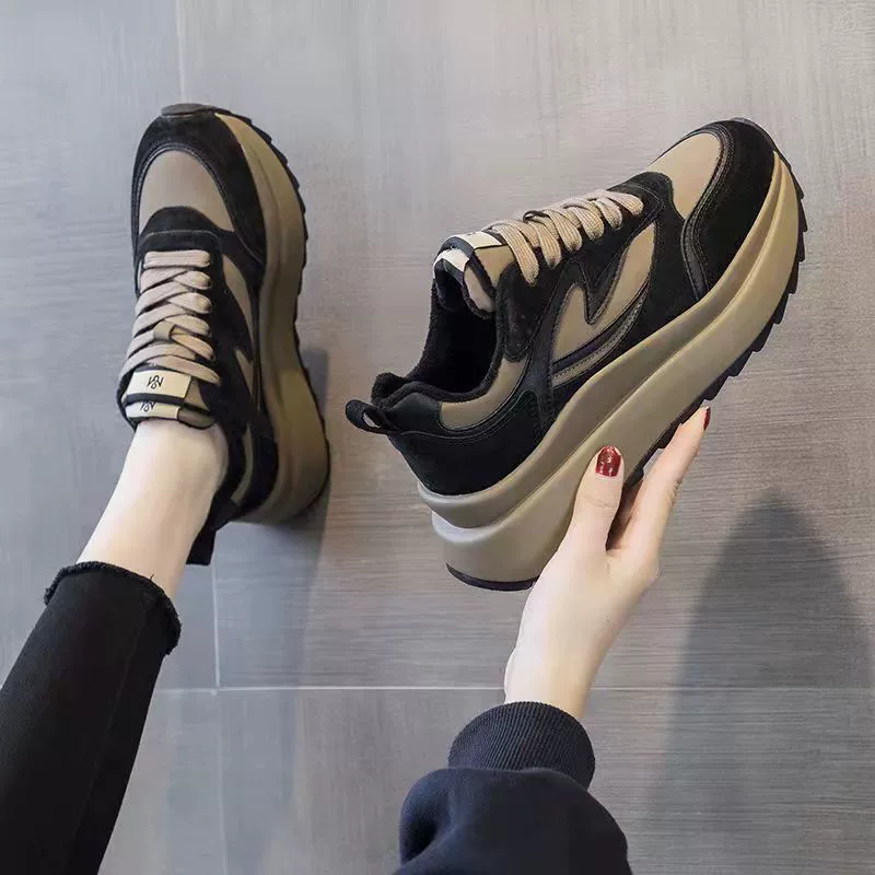 Обувь на платформе, Женская Осень-зима 2023, Новая повседневная универсальная спортивная обувь для досок, модная повышенная Белая обувь