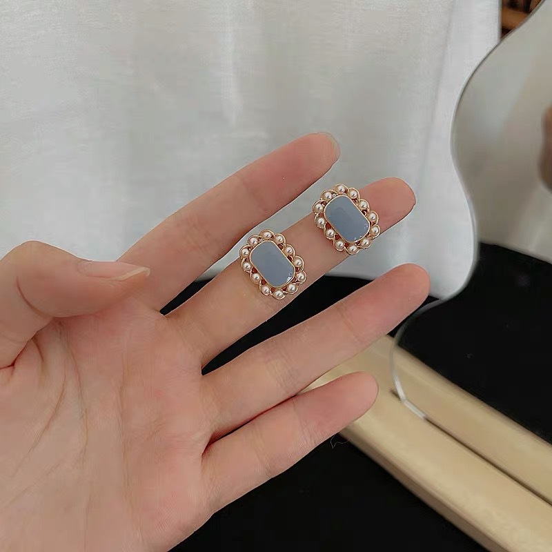 Vintage Style Geometric Alloy Enamel Artificial Pearls Ear Studs