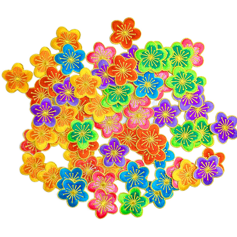 Estilo chino exquisito hilo de oro 5-pétalo flor bordado tela pegatinas ropa Tang traje cheongsam accesorios de bricolaje caliente Sol bordado tela pegatinas