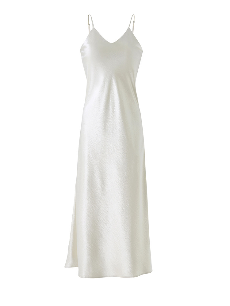 Đầm maxi nữ satin dáng suông, cổ yếm dây mảnh, thiết kế xéo cạnh — màu đen