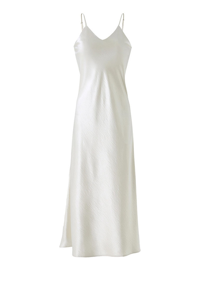Đầm maxi nữ satin dáng suông, cổ yếm dây mảnh, thiết kế xéo cạnh — màu đen