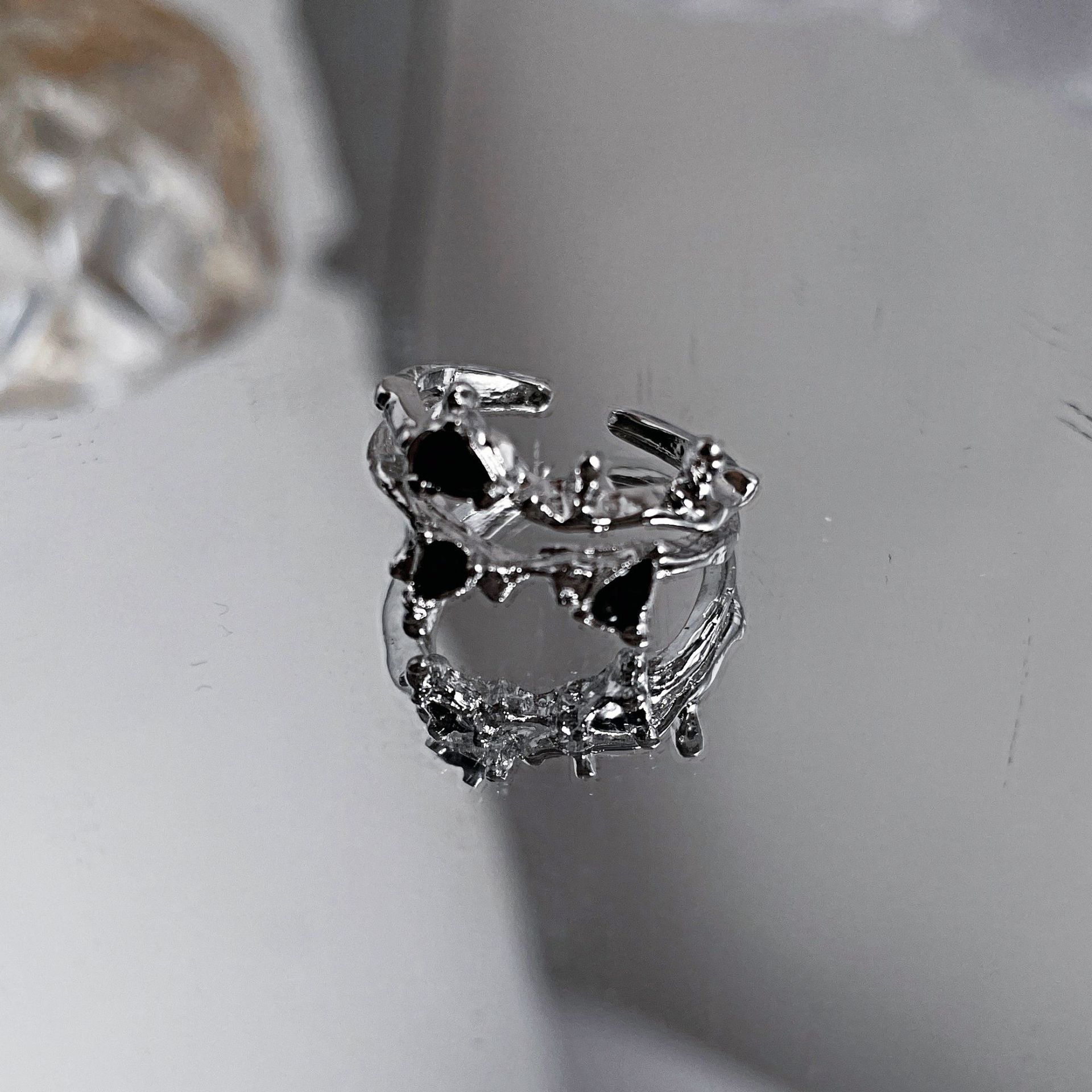 Creative niche design love thorns peach heart ring female niche design advanced luxury a generation of hair_voghion.com