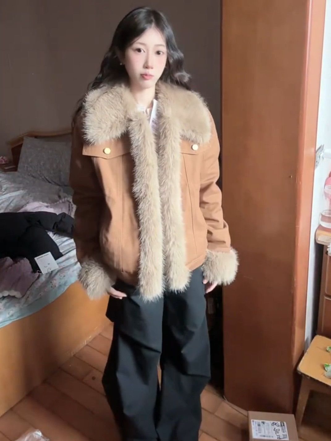 棕色牛仔外套女秋冬2025新款加厚复古高级拼接毛绒棉服毛茸茸上衣