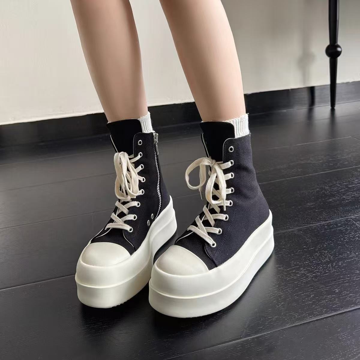 Velas negras gruesas zapatos de lona para mujeres 2025, nuevos zapatos deportivos de altura interior de altura casuales zapatos altos image 6