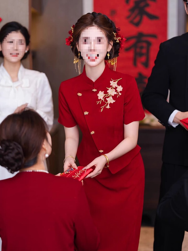 New Chinese-style red two-piece cheongsam dress for female brides, 2026 new wedding embroidered dress, slimming cheongsam New Chinese-style red two-piece cheongsam dress for female brides, 2026 new wedding embroidered dress, slimming cheongsam