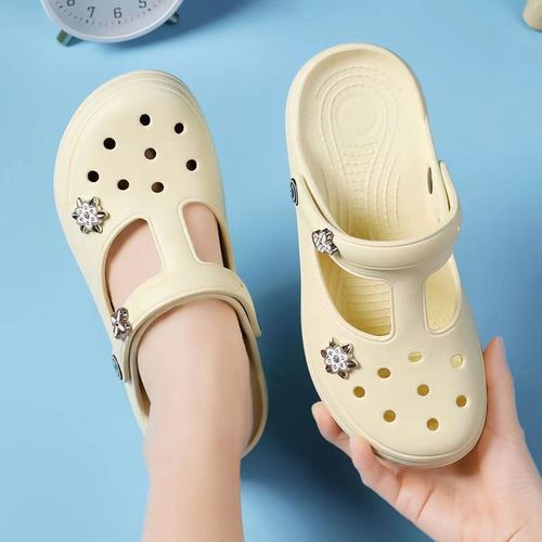 Women's Summer New Holeshoes One-piece Ultra-light Anti-slip Garden Shoes Thick Sole with Head Cover Nurse Beach Slippers for Outdoor Wear