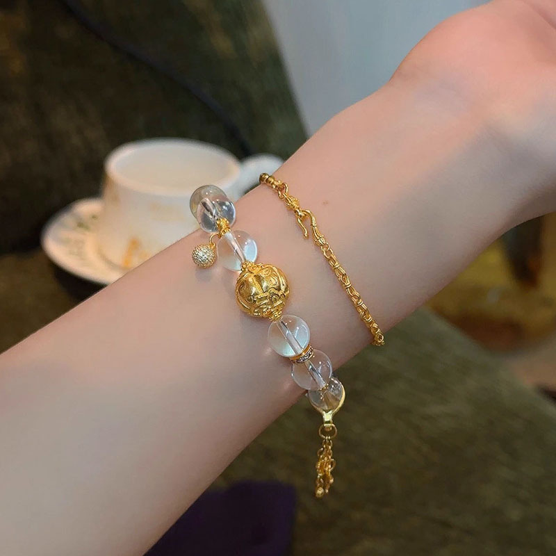Xiaohongshu 人気のホワイトウォータービーズブレスレットゴールデンタッセルアクセサリー絶妙なハイエンドブレスレットファッションモデルドロップシッピング|undefined