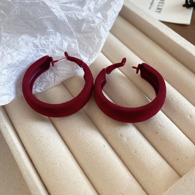 Pendientes redondos geométricos rojos con aguja de plata, pendientes retro de alto nivel, estilo de Hong Kong, pendientes de temperamento 2025 nuevos pendientes para mujer