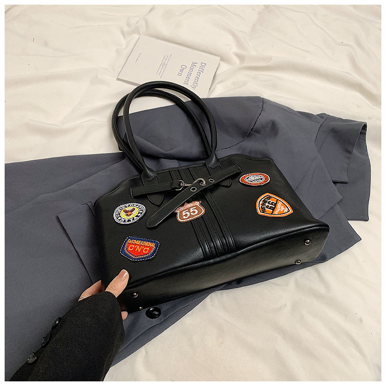 Insignia retro de gran capacidad hombro brazo bolso para mujeres 2025 nueva moda transfronteriza alta textura bolso